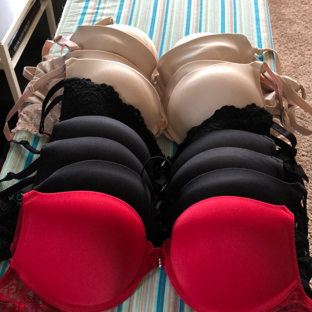 A box lot of 9 Smart and Sexy Brand bras 36A